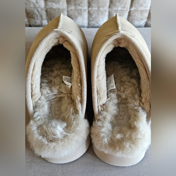 UGG Discoquette Slide Slipper, Size 8 - Picture 6 of 8